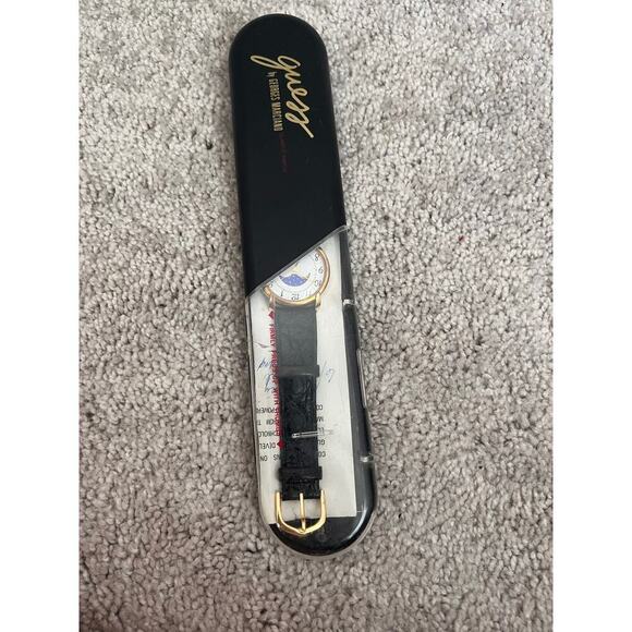 Guess Vintage 1989 Moon Phase Quartz Watch Original Box & Papers Leather Strap - Picture 2 of 15